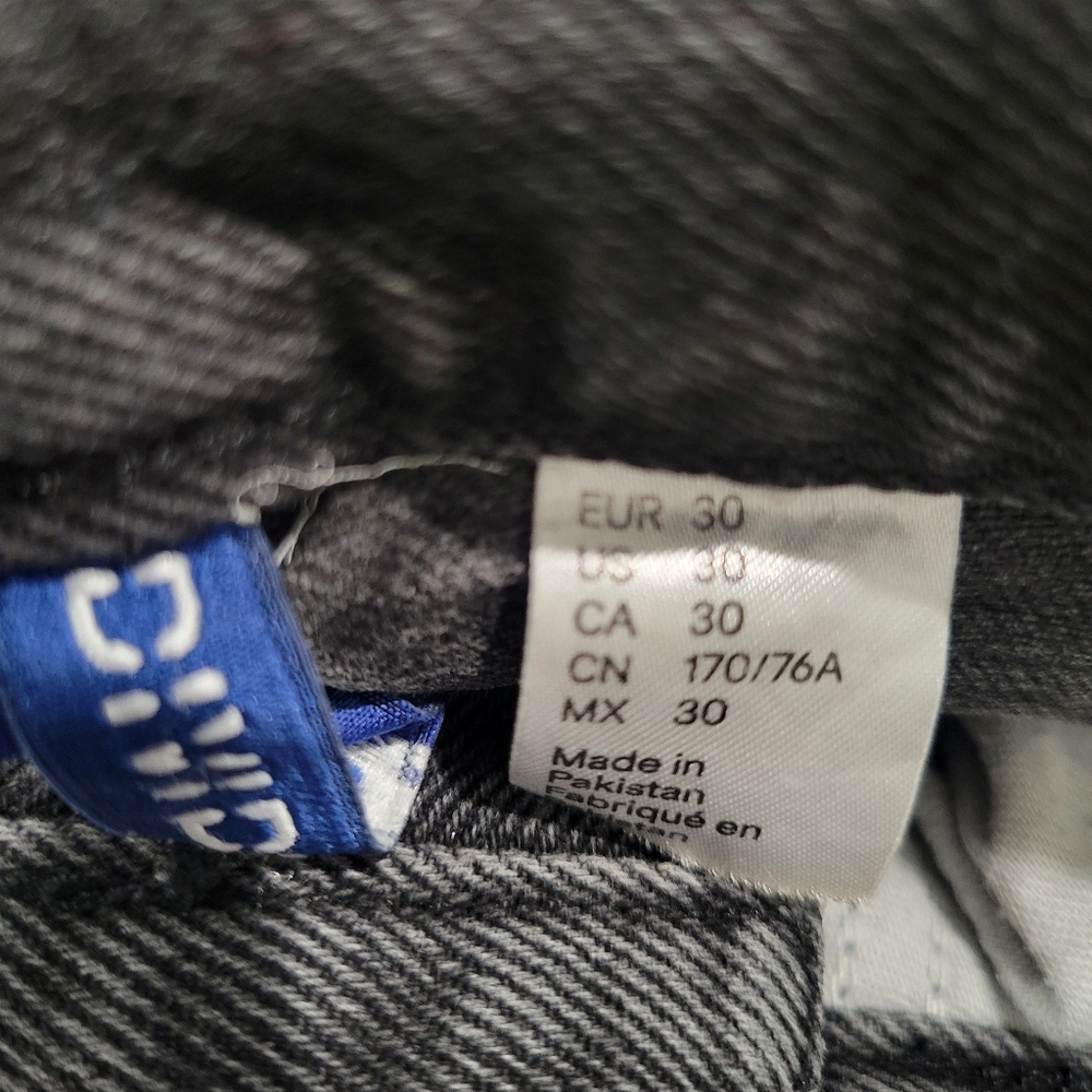 H&M Divided Men's Distressed Black Washed Jeans Size 30 - Picture 3 of 4